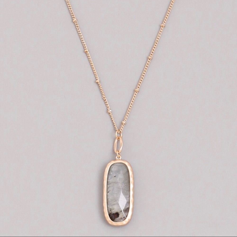 ‼️PRICE DROP‼️ONLY $9 TODAY✨BRAND NEW✨Semi-precious✨oval stone necklace✨